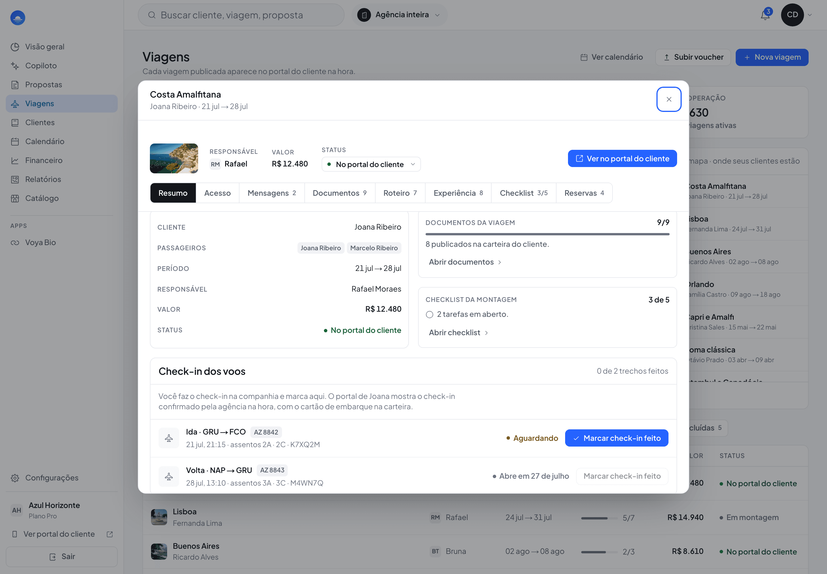 Ficha completa de uma viagem, com roteiro, documentos e pagamentos, no painel da viaj.